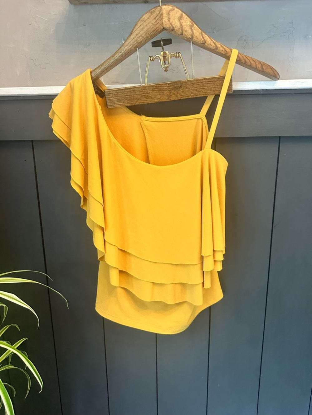 NEW Cupio Golden Honey Yellow One-Shoulder Ruffle Top Size M Asymmetrical Blouse